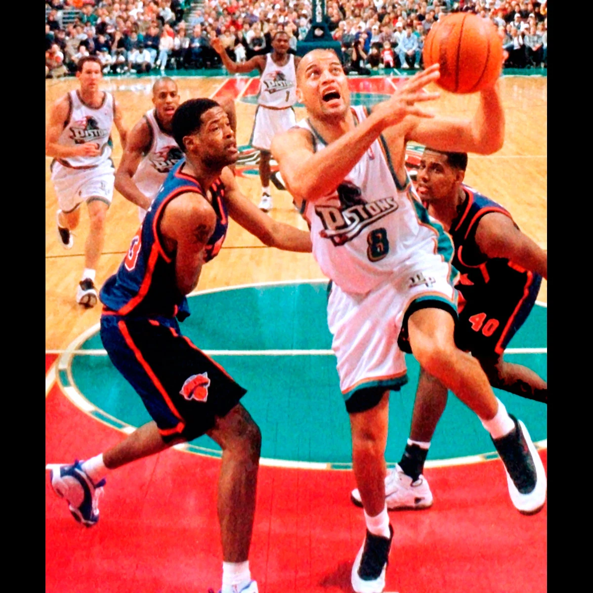 Williams puts up a shot during a 1999 game with the New York Knicks.